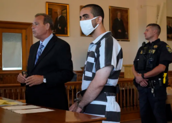 Hadi Matar, de 24 años, se declaró inocente de los cargos de agresión e intento de asesinato contra el escritor Salman Rushdie. Foto: Diario Las Américas.