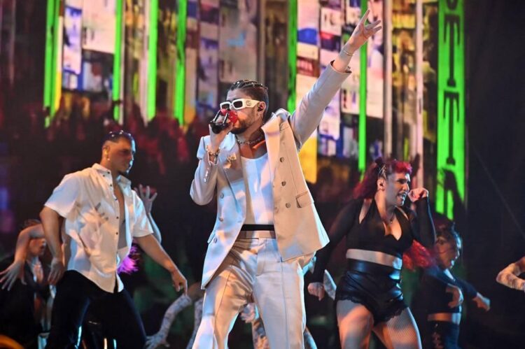 Bad Bunny en su presentación en el Yankee Stadium, en Nueva York. Foto: AFP.