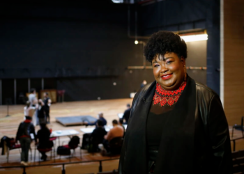 La soprano colombiana Betty Garcés, en un teatro de Bogotá. Foto: AFP.