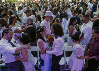 Boda masiva con 500 parejas en Estados Unidos. Foto: AFP.
