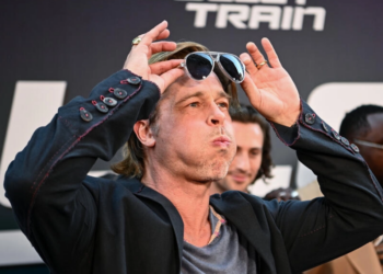 El actor estadounidense Brad Pitt en la gala de presentación de la comedia 'Bullet Train', en París, este lunes 18 . Foto: AFP.