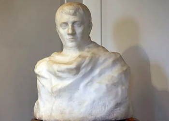Otro busto similar de Napoleón Bonaparte, escultura de Auguste Rodin. Foto AFP.