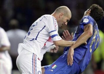 La estatua que inmortaliza el cabezazo de Zinedine Zidane a Marco Materazzi será reinstalada en el nuevo museo del Deporte, en Doha. Foto: AFP.