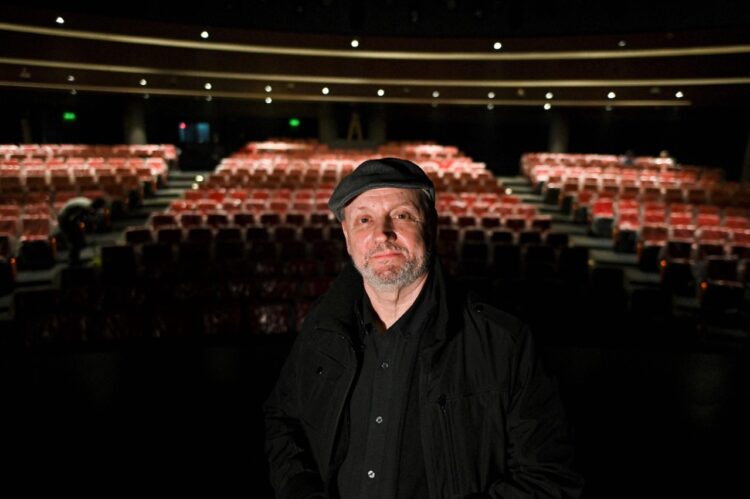 El cineasta Juan José Campanella, en el teatro Politeama. Foto: AFP.