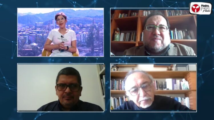 La directora de La Razón, Claudia Benavente, en la entrevista a Gabriel Chávez, Pablo Deheza y Hugo Francisco Rivella (Argentina). Foto: Captura de pantalla La Razón.