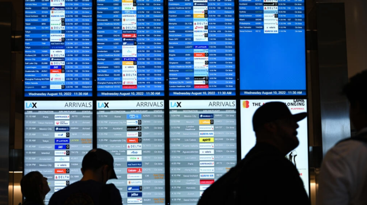 Los sitios web de los aeropuertos de Estados Unidos fueron atacados después de que el grupo de piratas informáticos prorruso KillNet publicara una lista de sitios y alentara a sus seguidores a atacarlos. Foto: AFP.