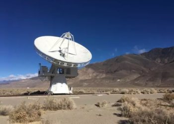 Plato de radio "Leighton" de 10,4 metros de COMAP en el Owens Valley Radio Observatory. Foto: Europa Press.