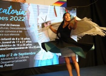 Una bailarina en la presentación de la convocatoria. Foto: Jorge Mamani.