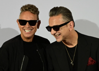 Los integrantes de Depeche Mode, Martin Gore y Dave Gahan previo a la conferencia de prensa donde presentaron su nuevo álbum 'Memento Mori', además de su tour en 2023. Foto: AFP.