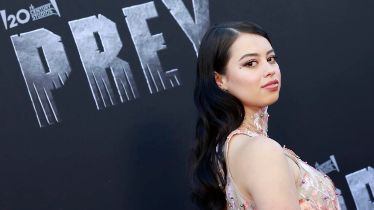 La actriz Amber Midthunder, quien interpreta a la heroína comanche de la película 'Depredador: la presa', en el estreno de la producción en Los Ángeles. Foto: AFP.
