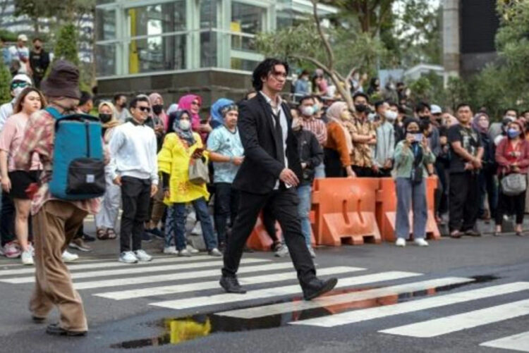 Desfile de moda en una avenida de Yakarta. Foto: AFP.