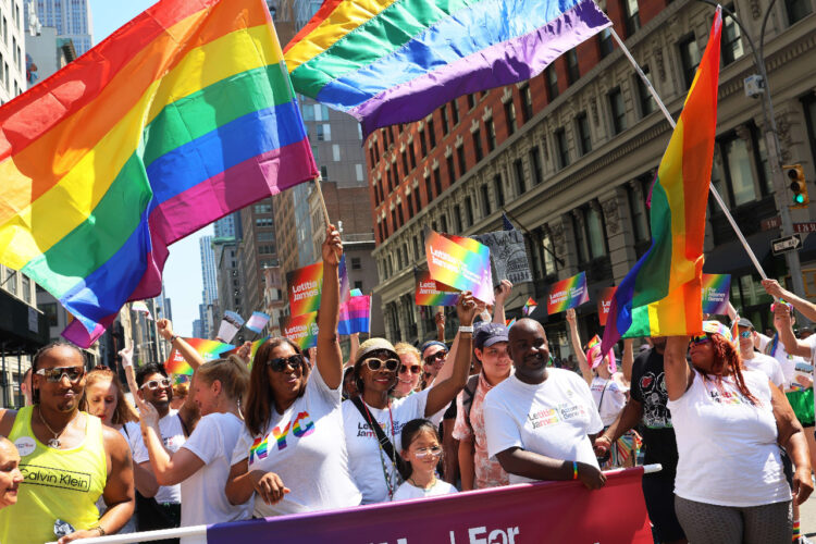 Corte debate si una cristiana puede negarse a crear webs de bodas gays.