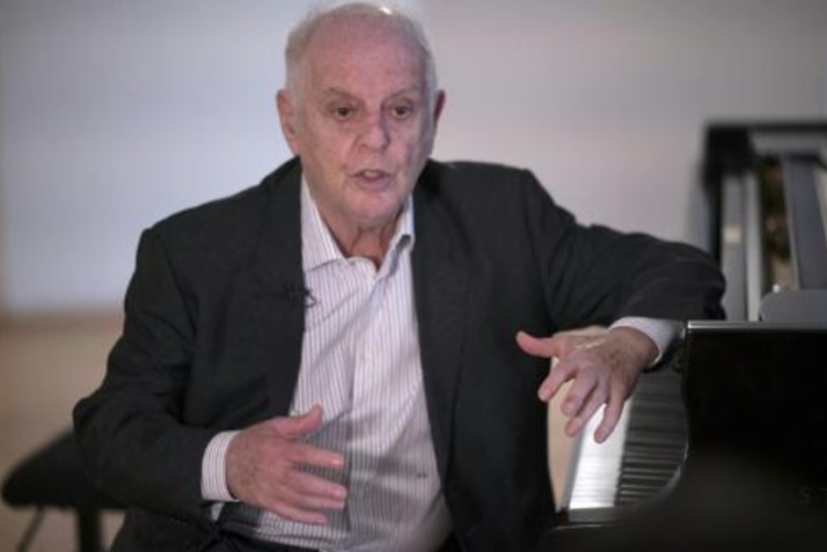 Daniel Barenboim es director musical de la Ópera Estatal de Berlín y de su orquesta, la Staatskapelle, desde hace 30 años. Foto: AFP.