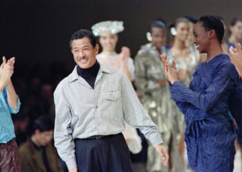 El diseñador de moda japonés Issey Miyake. Foto: AFP.