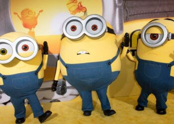 Los 'Minions' Bob, Otto y Stuart en el estreno de 'Minions 2: Había una vez Gru', el 25 de junio 2022 en Hollywood, California. Foto: AFP.
