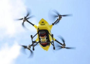 Un dron transporta tejido humano entre hospitales en Bélgica el 23 de agosto de 2022. Foto: AFP.