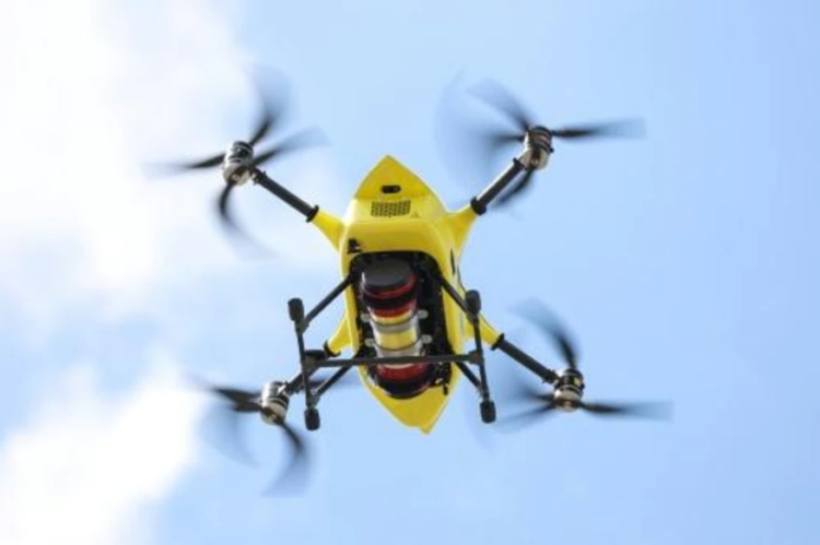 Un dron transporta tejido humano entre hospitales en Bélgica el 23 de agosto de 2022. Foto: AFP.