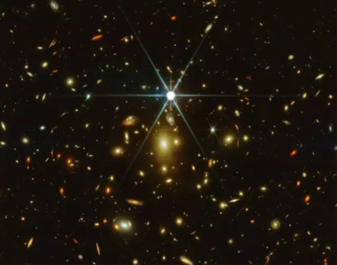 Observación de la estrella Earendel con el telescopio James Webb. Foto: NASA.