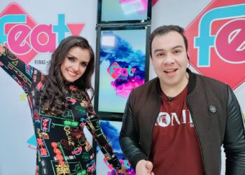 Los conductores de Feat TV: Paola Sánchez y Miguel Ángel Paredes. Foto: Feat TV.