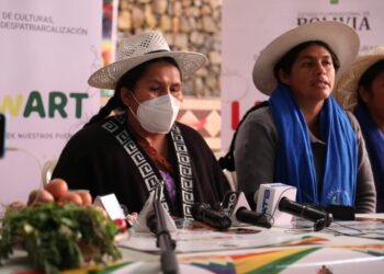 La ministra de Culturas, Sabina Orellana, en la presentación del festival 'LlaqwART 2022', en Cochabamba. Foto: ABI.