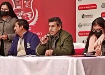 El director de Patrimonio, Gonzalo Vargas y autoridades del municipio de Oruro. Foto: Nota Nueva Oruro.