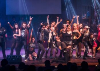 Parte del elenco de All That Jazz. Foto: Mario Clavijo.