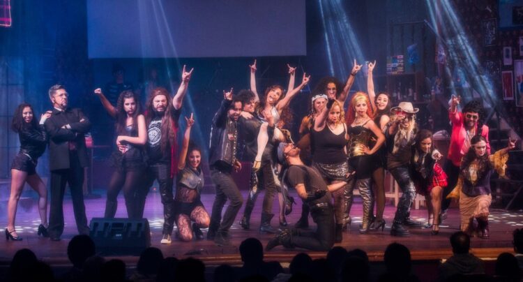 Parte del elenco de All That Jazz. Foto: Mario Clavijo.