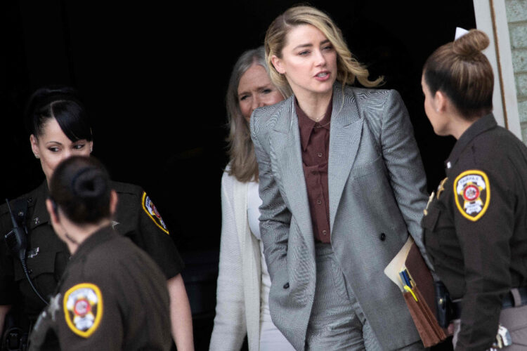 La actriz Amber Heard no podría pagar la indemnización a su expareja Depp. Foto: AFP.