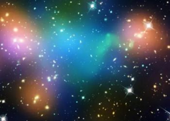 La materia oscura, invisible al ojo humano, pero representada aquí en color azul. Foto: NASA.