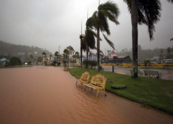 Vista de un parque en Samana, República Dominicana, el 19 de septiembre, tras el pasaje de Fiona. Foto: AFP.