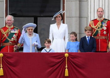 La reina Isabel II, en la inauguración del 'Jubileo de Platino'. Foto: AFP.