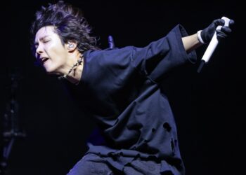 El artista J-Hope actúa durante el cuarto día de Lollapalooza en el Grant Park, en Chicago. Foto: AFP.