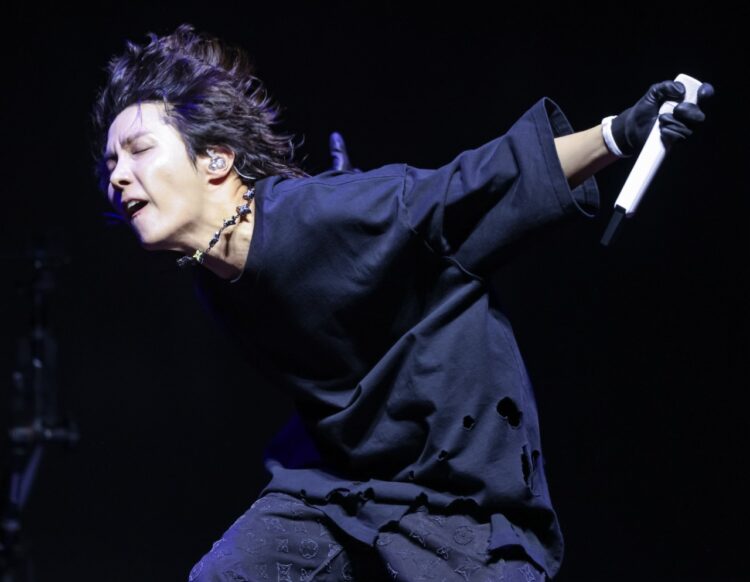 El artista J-Hope actúa durante el cuarto día de Lollapalooza en el Grant Park, en Chicago. Foto: AFP.