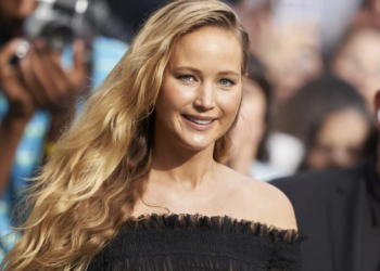 Jennifer Lawrence, en su arribo al Festival de Toronto. Foto: AFP.