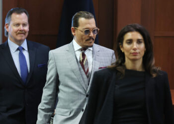 El actor Johnny Depp, en una de las audiencias, en el tribunal de Fairfax. Foto: AFP.