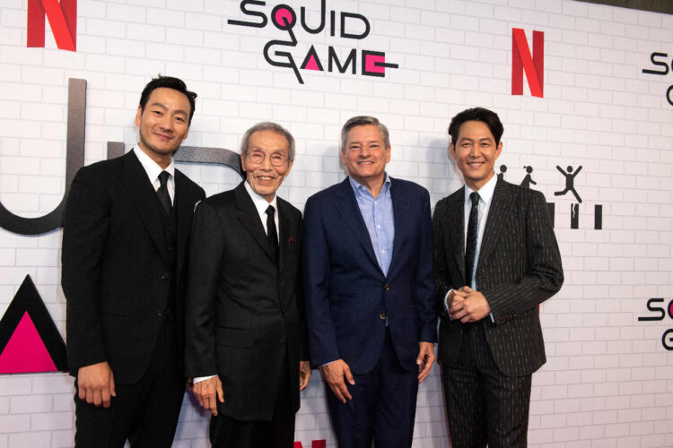 Actores de la serie 'El juego del calamar', éxito de Netflix que busca arrasar en la entrega de los premios Emmy. Foto: AFP.