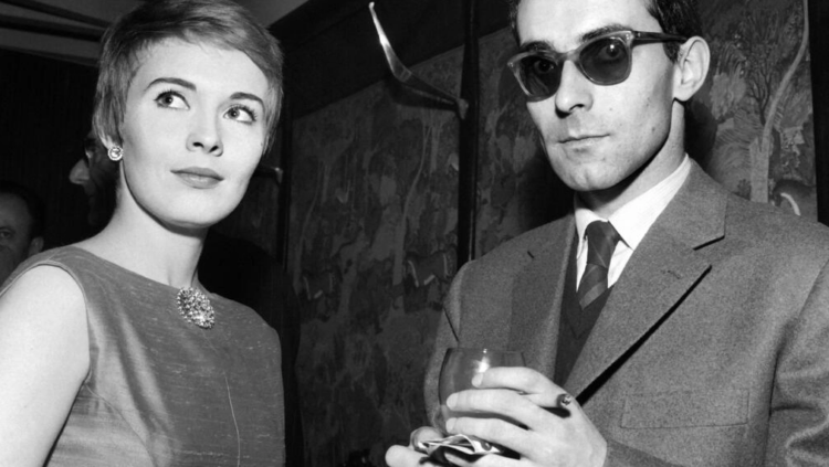 La actriz estadounidense Jean Seberg y el director francés Jean-Luc Godard, en una fotografía tomada en marzo del año 1960 en París. Foto: AFP.
