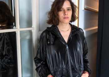 'La piel pulpo', de la directora ecuatoriana Ana Cristina Barragán. que posa para la cámara en el hotel María Cristina de San Sebastián. Foto: AFP.