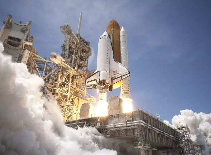 Lanzamiento de Atlantis en la misión STS-132. Foto: NASA.