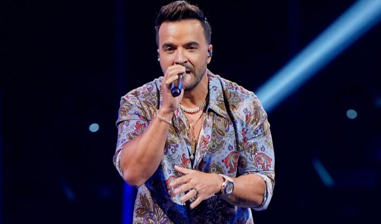 El artista Luis Fonsi, en una de sus últimas presentaciones de su gira 'La cita perfecta'. Foto: AFP.