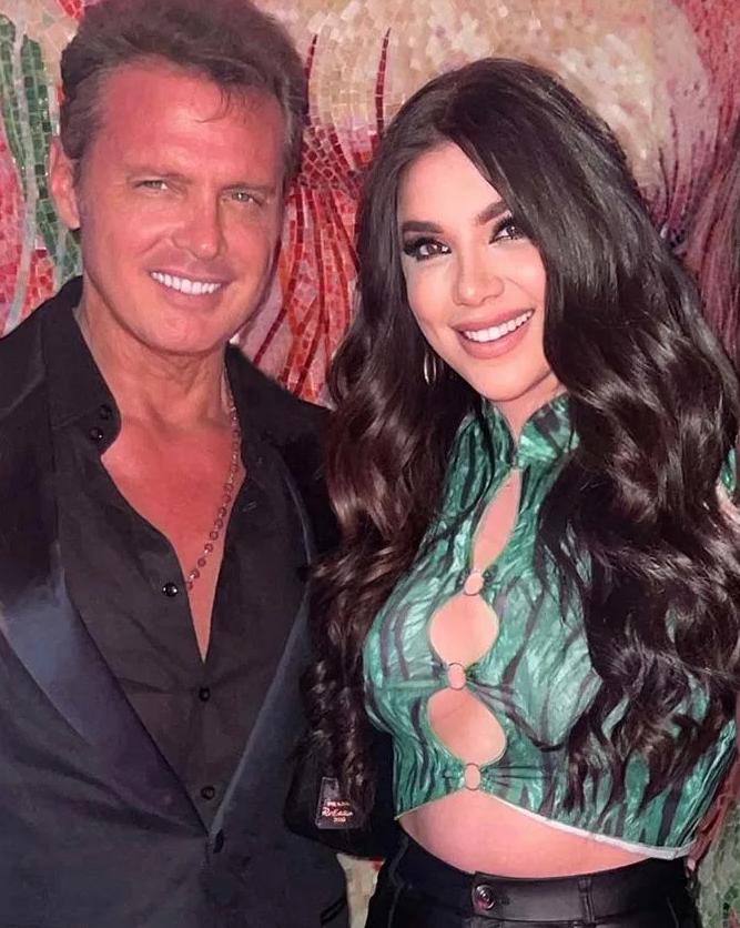 Luis Miguel con la cantante Naiza, en Miami. Foto: Naiza.
