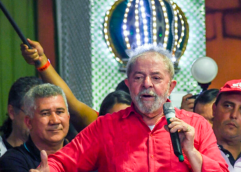 El expresidente Luiz Inácio Lula da Silva, en una escuela de samba en Rio de Janeiro, Brasil. Foto: AFP.