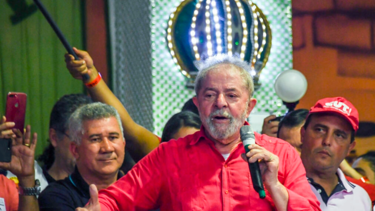 El expresidente Luiz Inácio Lula da Silva, en una escuela de samba en Rio de Janeiro, Brasil. Foto: AFP.