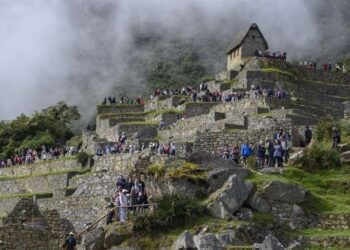 Turistas visitan Machu Picchu. Foto: AFP.