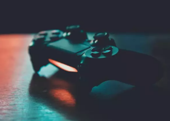 El mando de una videoconsola. Foto: Unsplash.