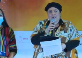La ministra Prada en la Feria del Libro. Captura: Bolivia TV.