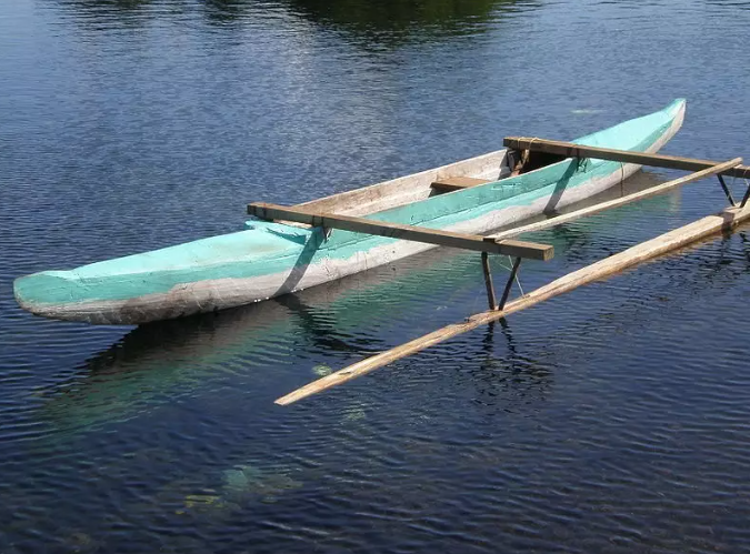 Canoa tradicional polinésica. Foto: Wikimedia.