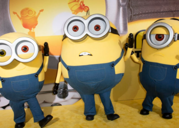 'Los minions' Bob, Otto y Stuart asisten al estreno de su nueva película en junio pasado, en Hollywood, California. Foto: AFP.