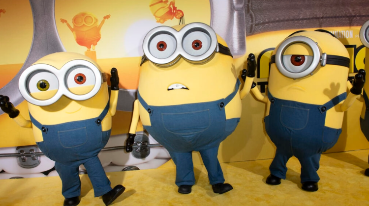 'Los minions' Bob, Otto y Stuart asisten al estreno de su nueva película en junio pasado, en Hollywood, California. Foto: AFP.