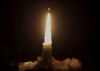 El cohete con tecnología similar a un telescopio 'mini Hubble', despega del Centro Espacial Arnhem. Foto: AFP.